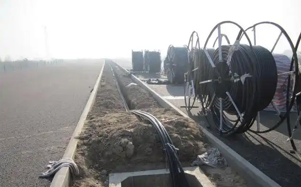 漳县光缆施工如何应对复杂地形布线难题? 漳县光缆施工如何应对复杂地形布线难题?